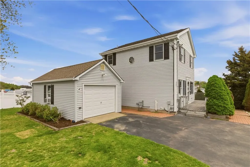 507 County Road Barrington RI 02806