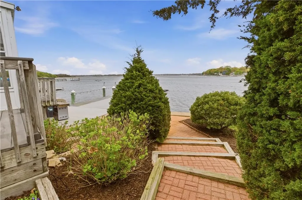 507 County Road Barrington RI 02806