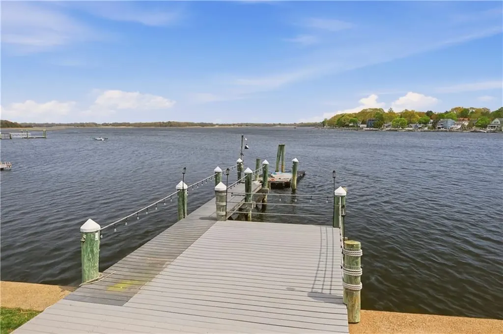 507 County Road Barrington RI 02806