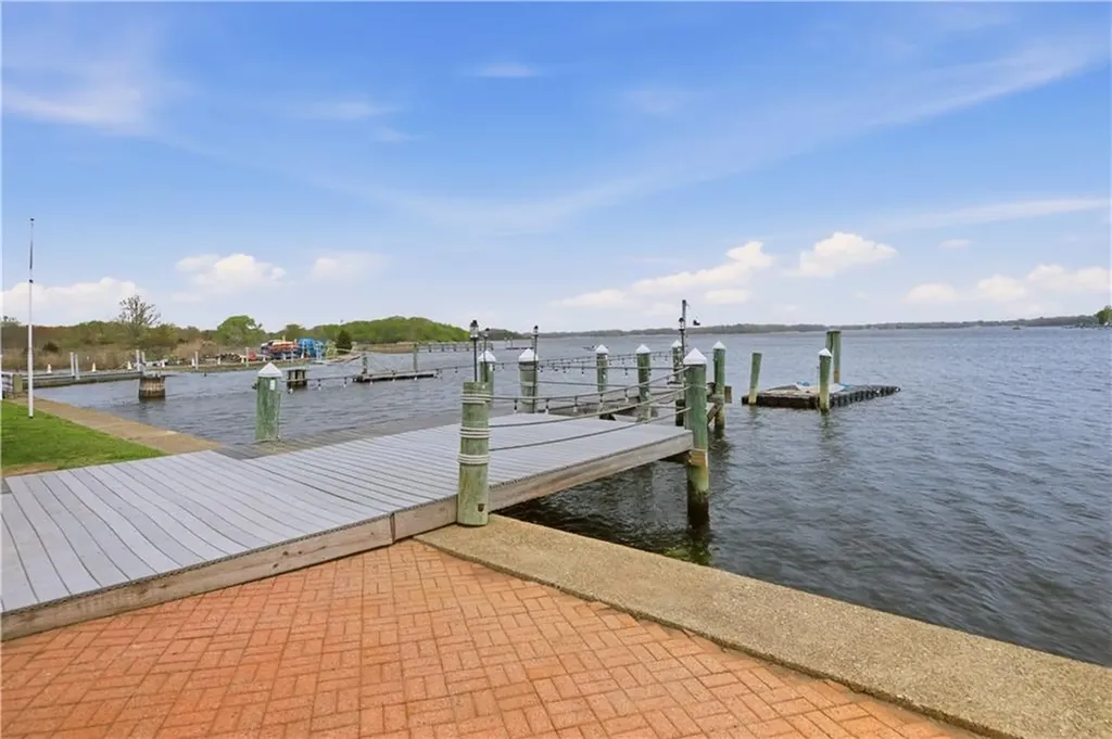 507 County Road Barrington RI 02806