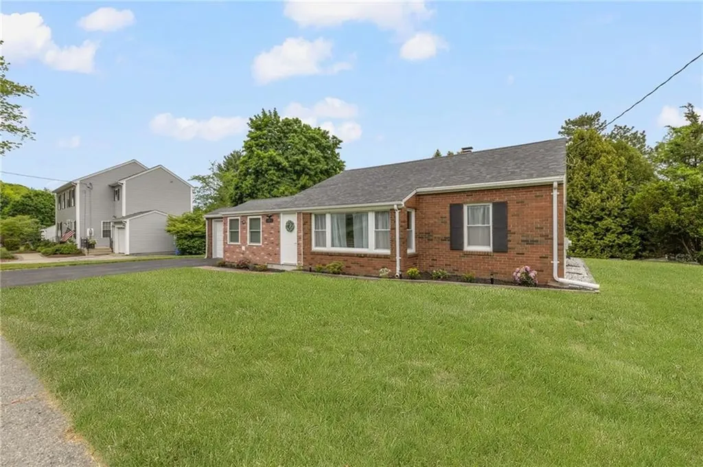 461 River Road Lincoln RI 02865
