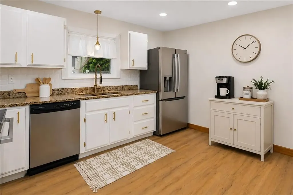 461 River Road Lincoln RI 02865