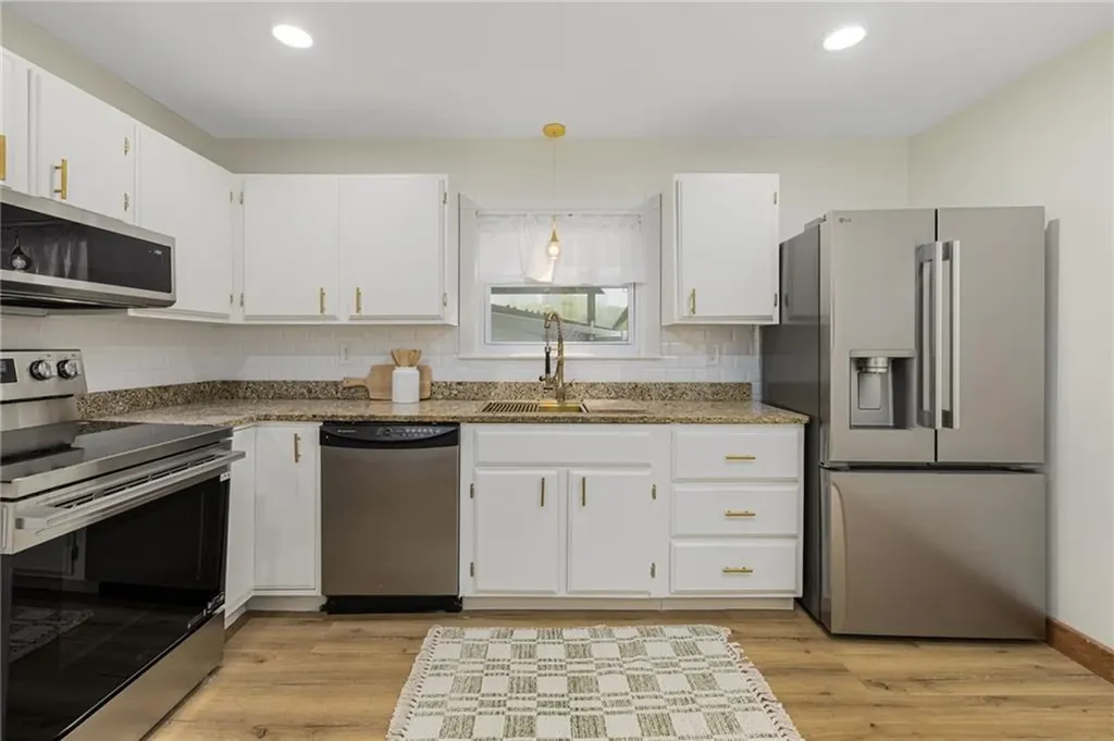 461 River Road Lincoln RI 02865