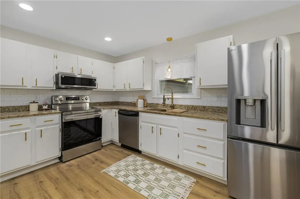 461 River Road Lincoln RI 02865