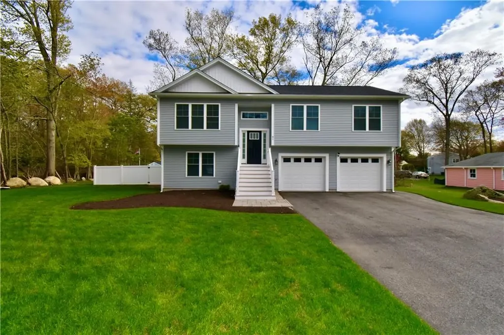 81 Lonsdale Street West Warwick RI 02893