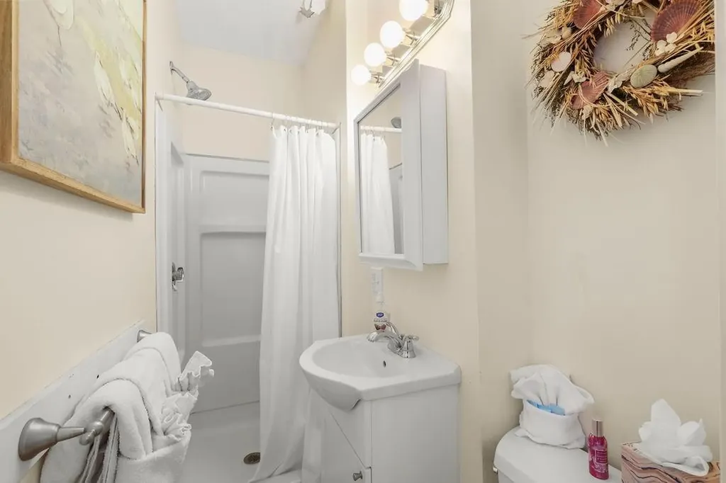 45 Crescent Road Middletown RI 02842