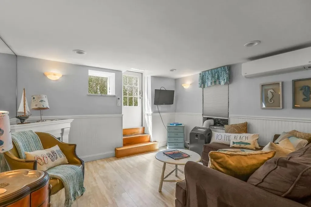 45 Crescent Road Middletown RI 02842