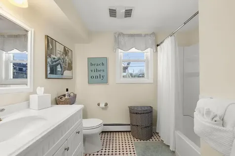 45 Crescent Road Middletown RI 02842