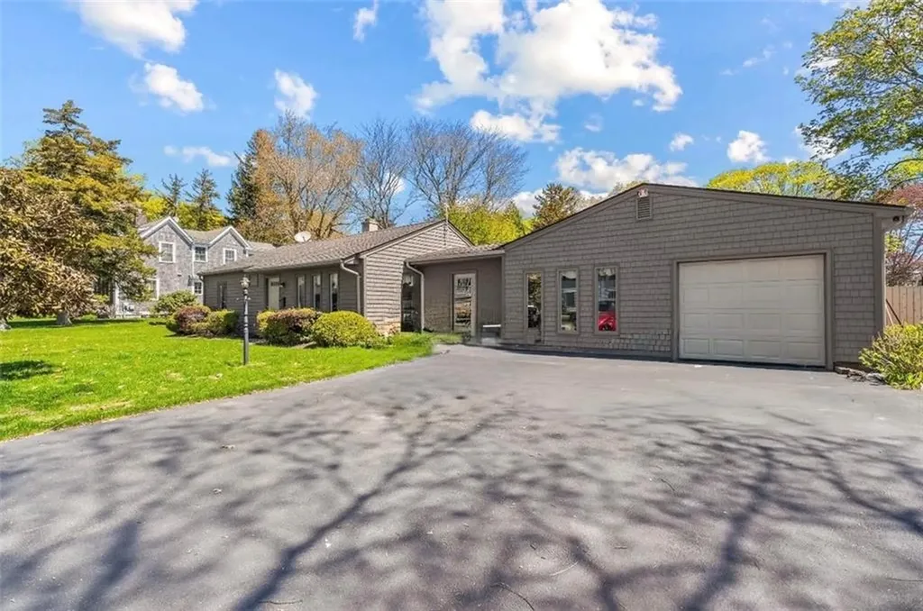 32 Ridge Road Bristol RI 02809