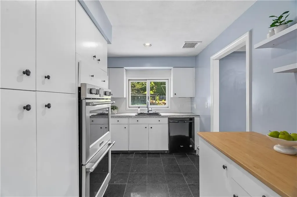 32 Ridge Road Bristol RI 02809