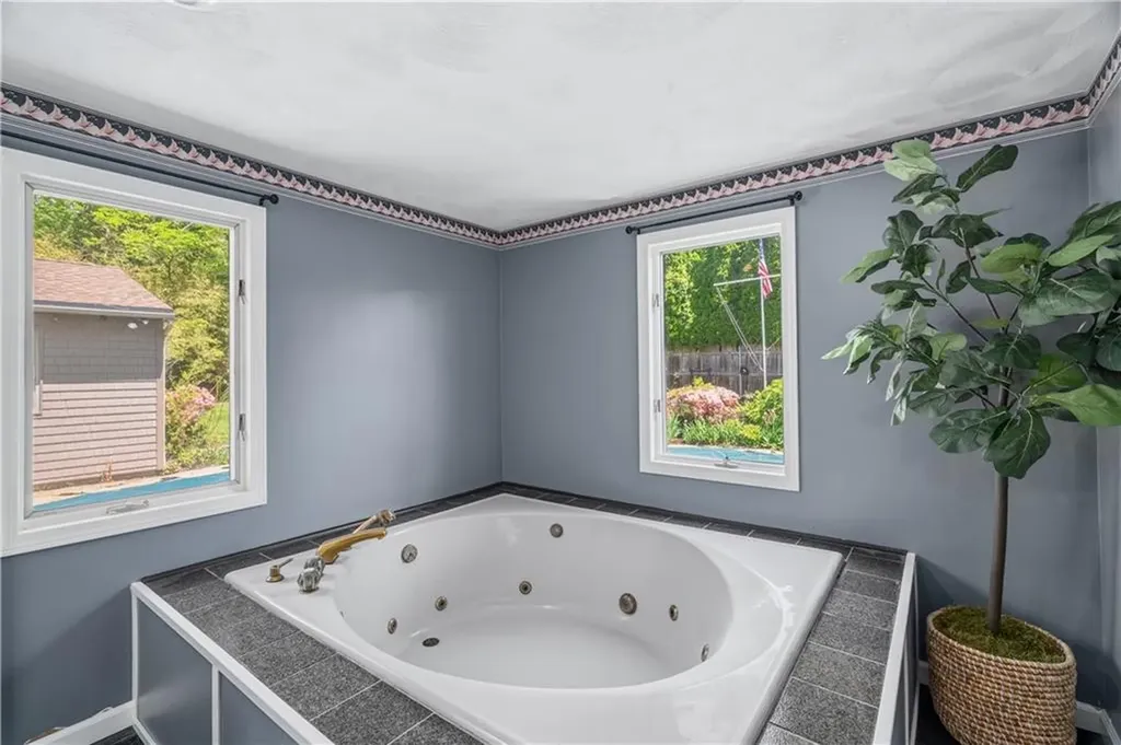 32 Ridge Road Bristol RI 02809