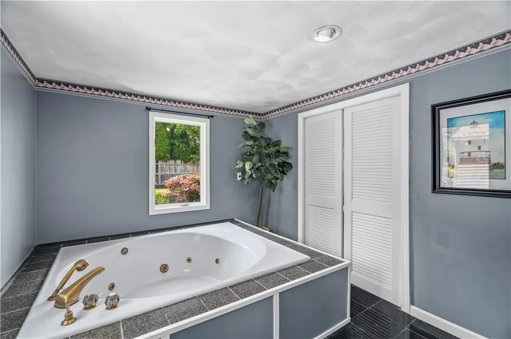 32 Ridge Road Bristol RI 02809