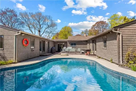 32 Ridge Road Bristol RI 02809