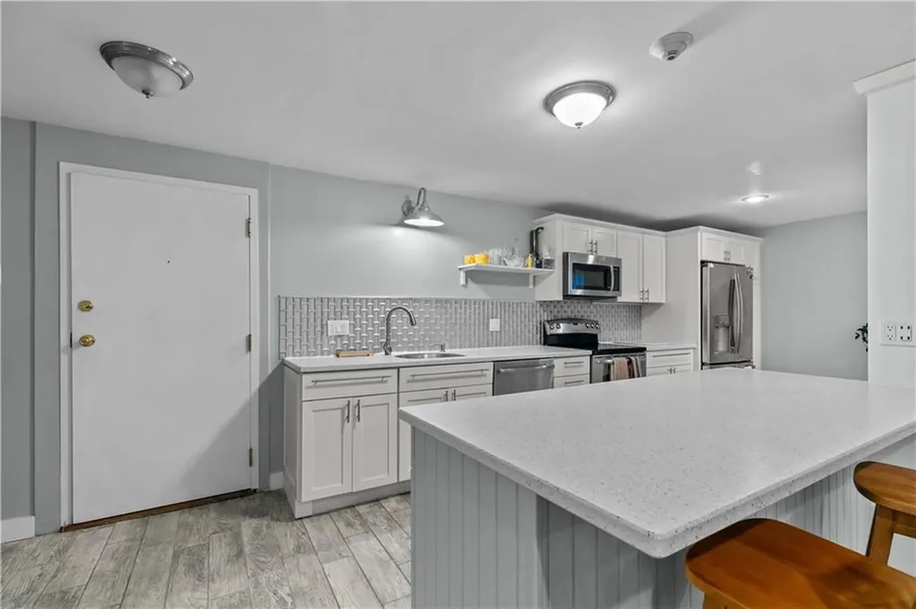 66 Girard Avenue Newport RI 02840