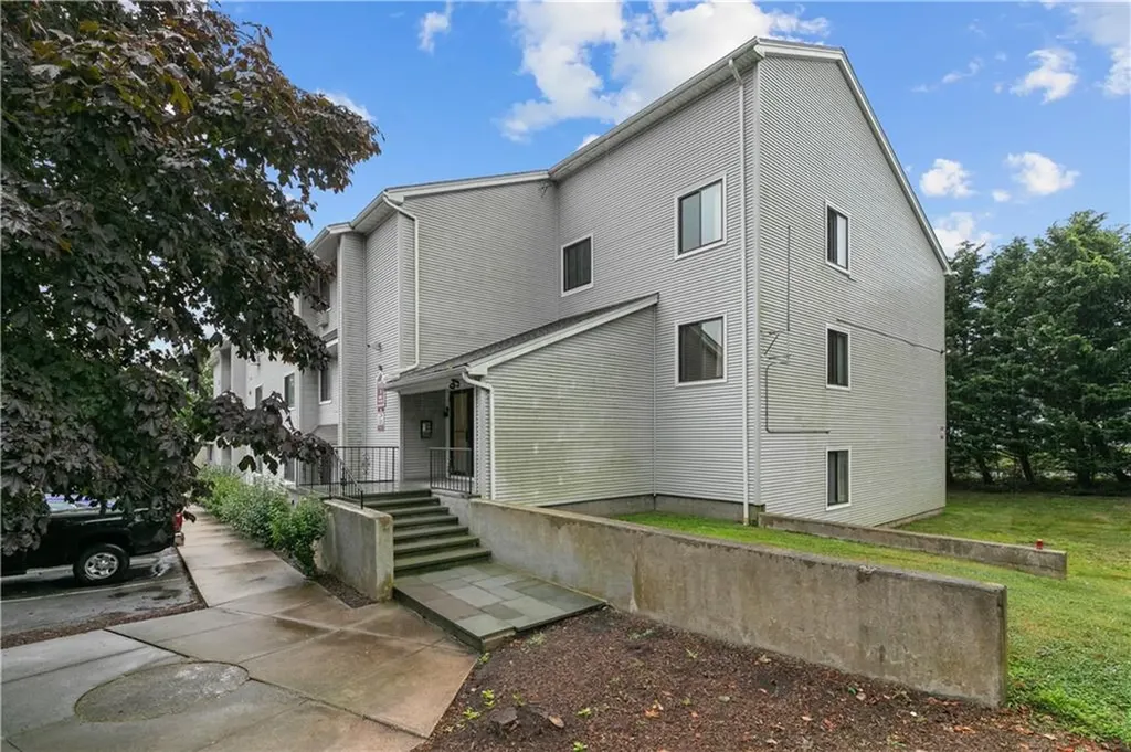 66 Girard Avenue Newport RI 02840