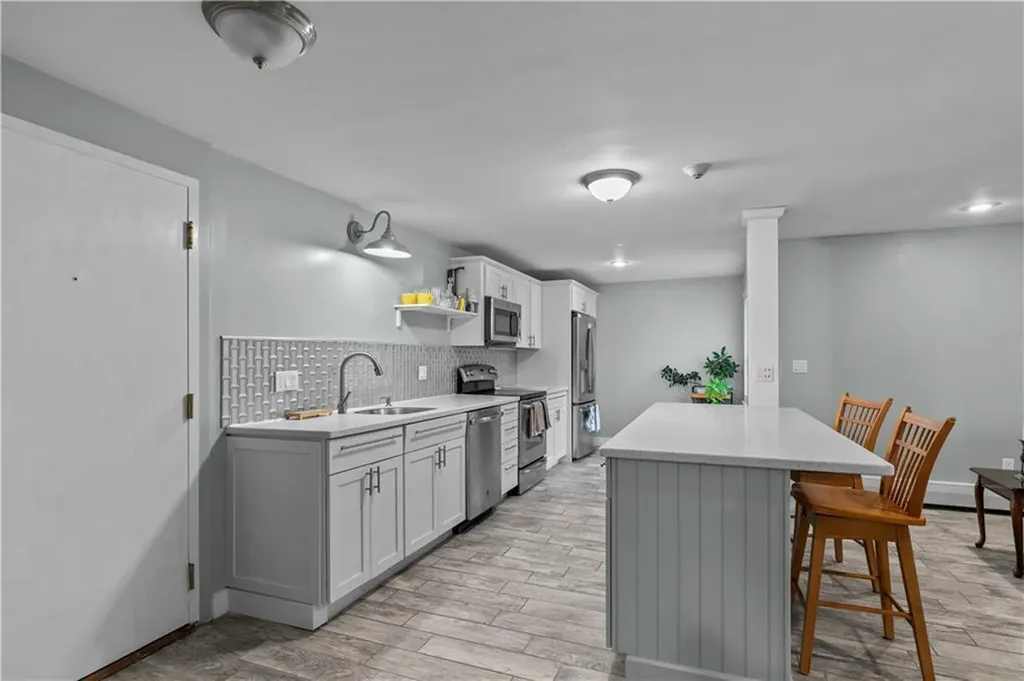 66 Girard Avenue Newport RI 02840