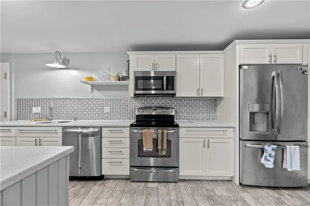 66 Girard Avenue Newport RI 02840