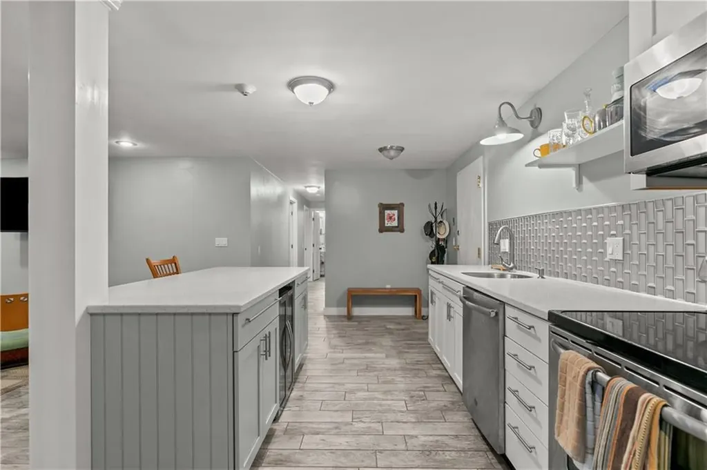 66 Girard Avenue Newport RI 02840