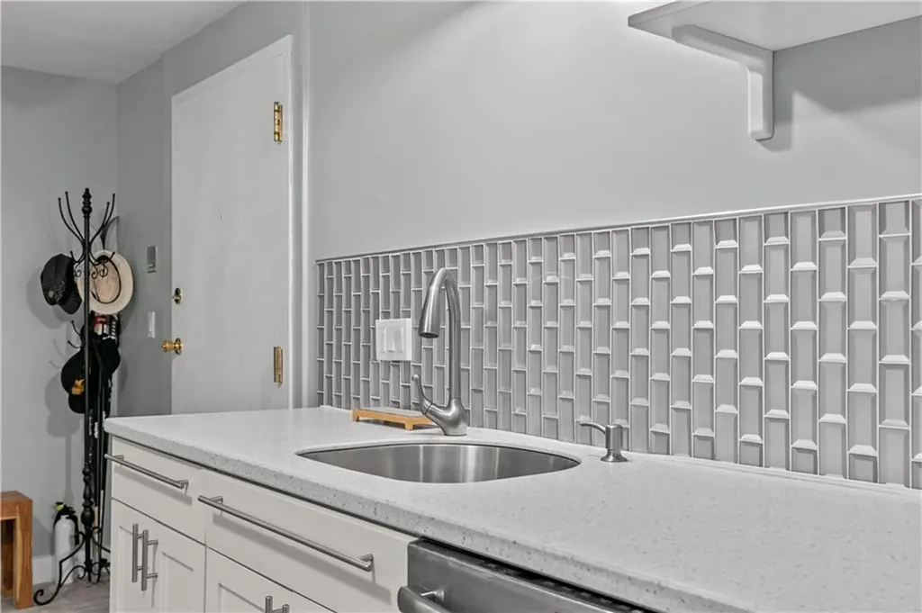 66 Girard Avenue Newport RI 02840