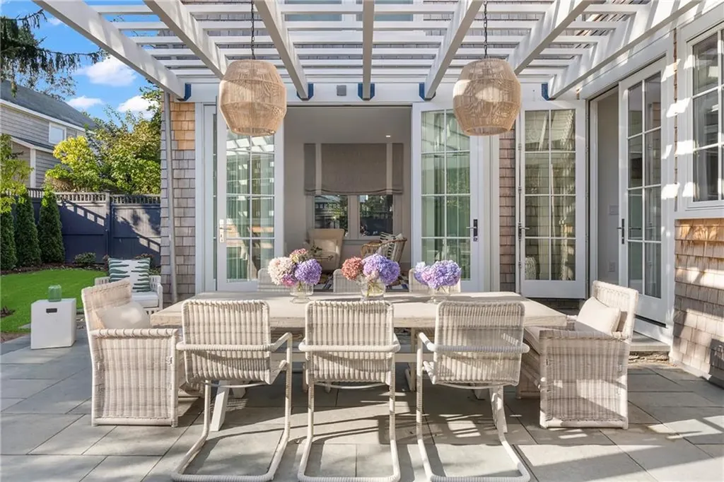 81 Roseneath Avenue Newport RI 02840