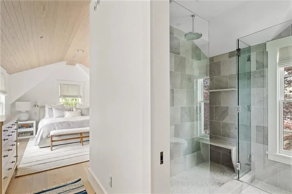 81 Roseneath Avenue Newport RI 02840