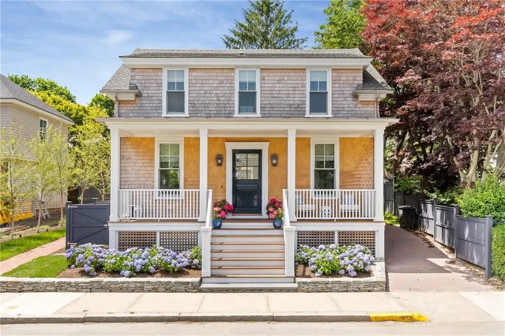 81 Roseneath Avenue Newport RI 02840