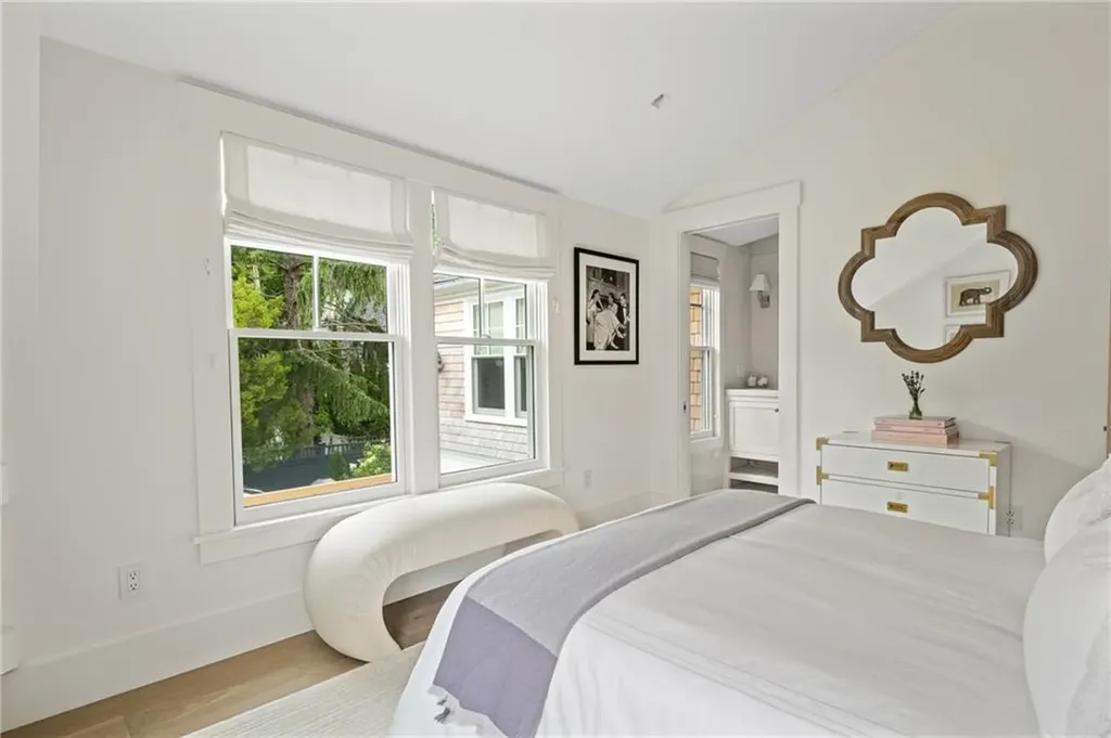 81 Roseneath Avenue Newport RI 02840