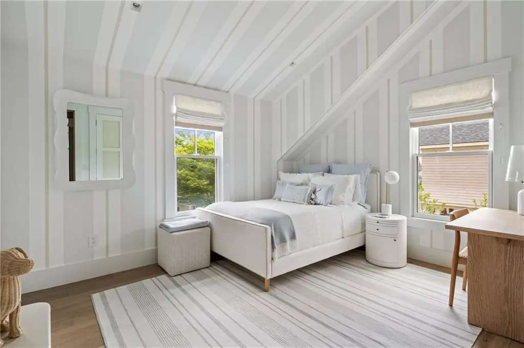 81 Roseneath Avenue Newport RI 02840