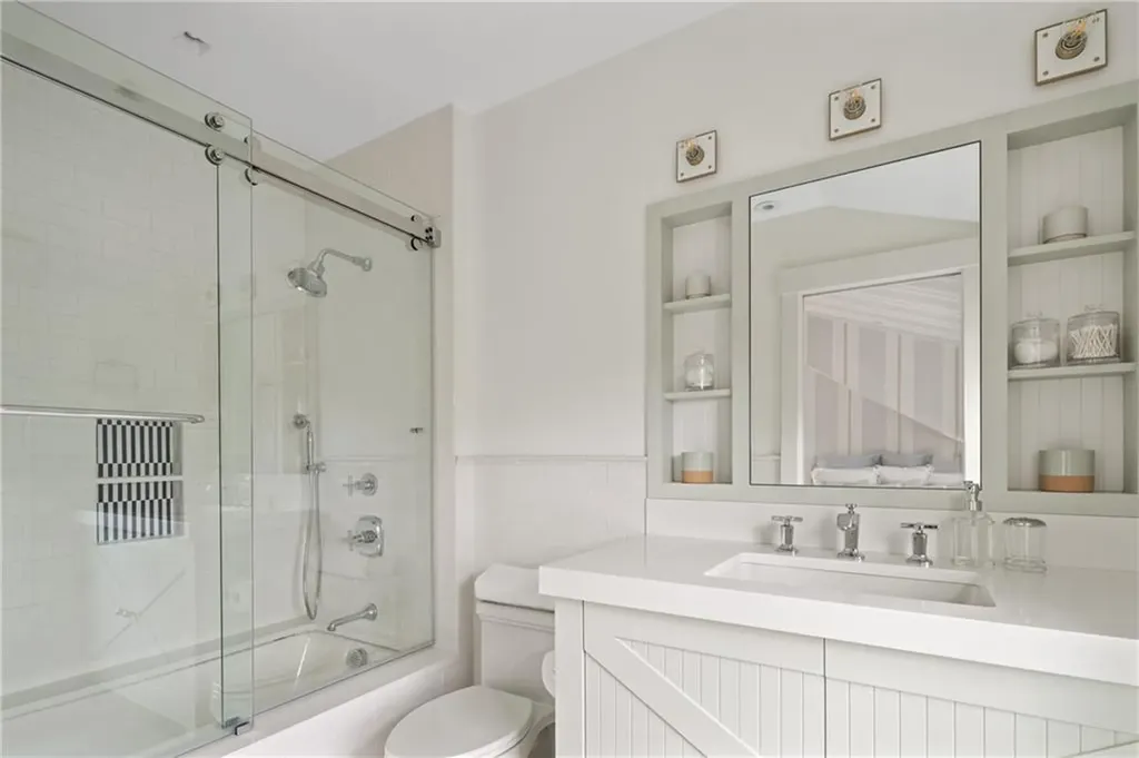 81 Roseneath Avenue Newport RI 02840