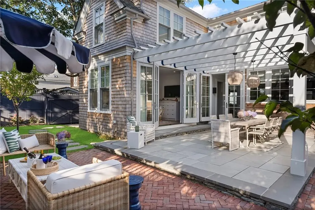 81 Roseneath Avenue Newport RI 02840