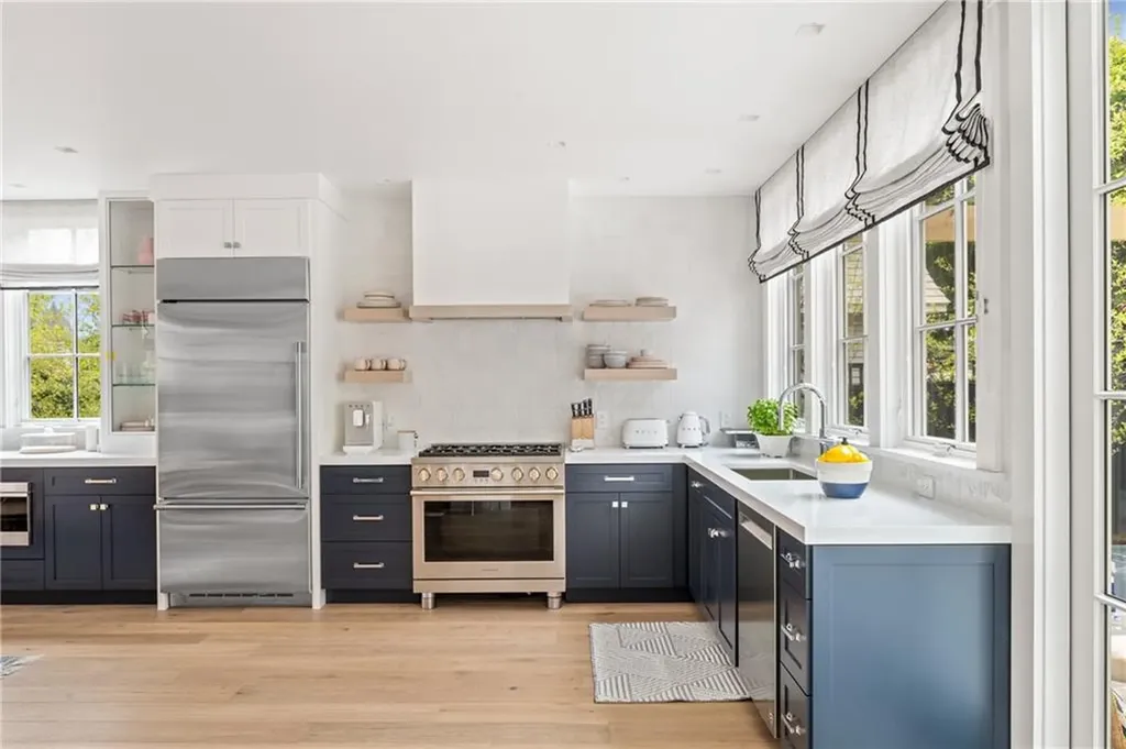81 Roseneath Avenue Newport RI 02840