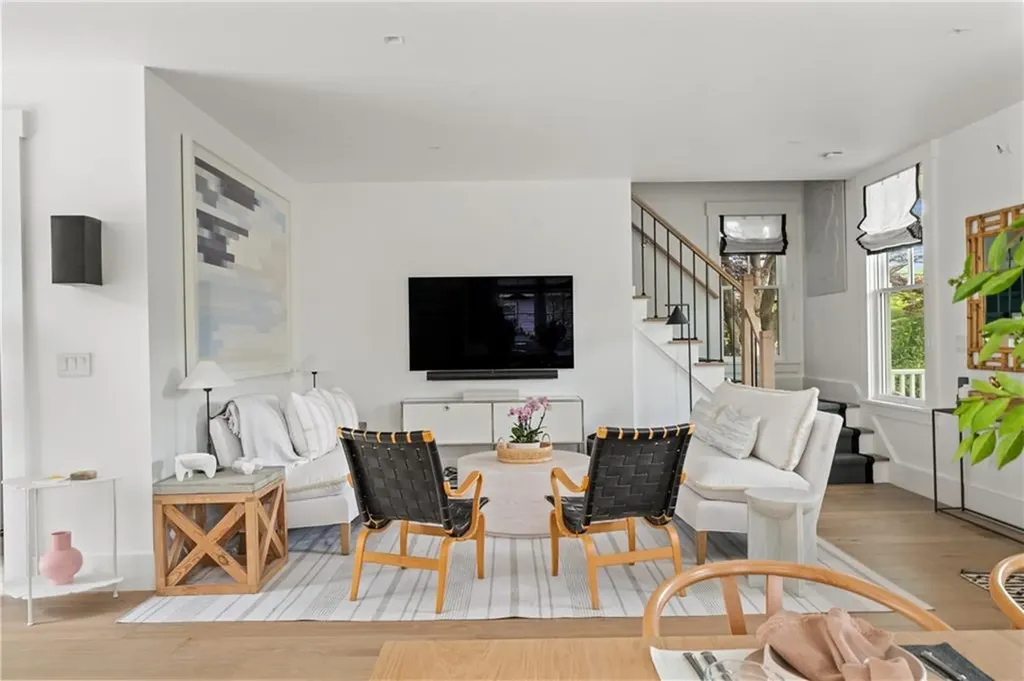 81 Roseneath Avenue Newport RI 02840