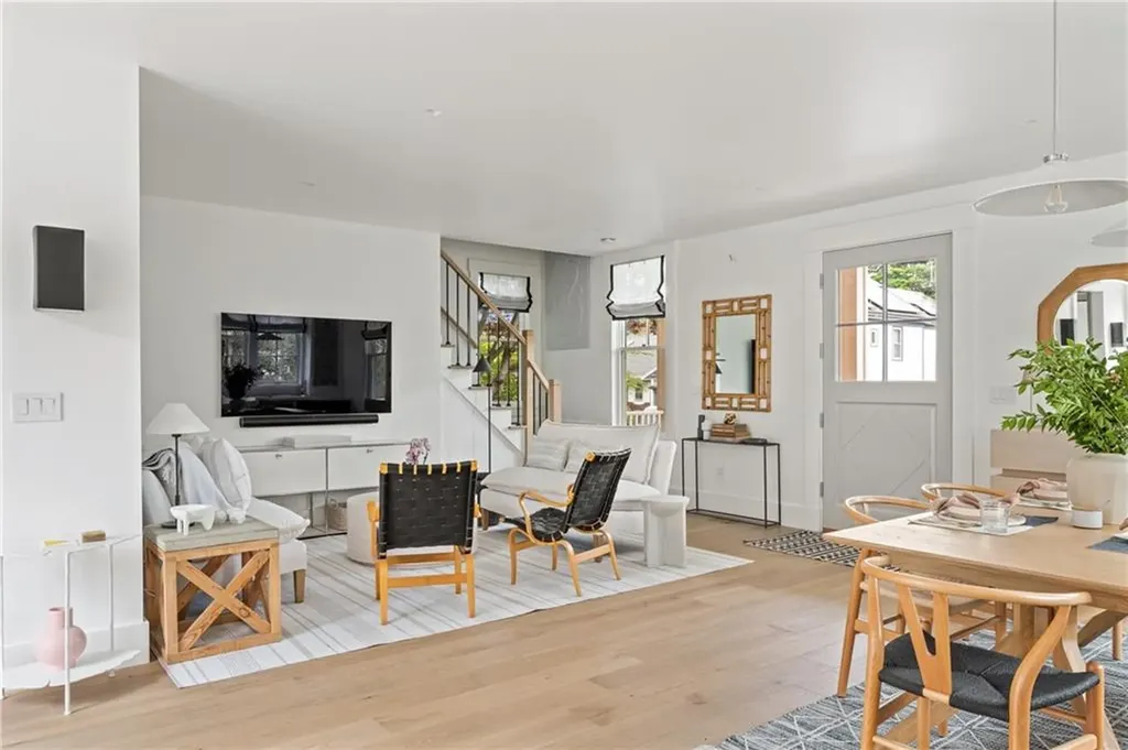 81 Roseneath Avenue Newport RI 02840