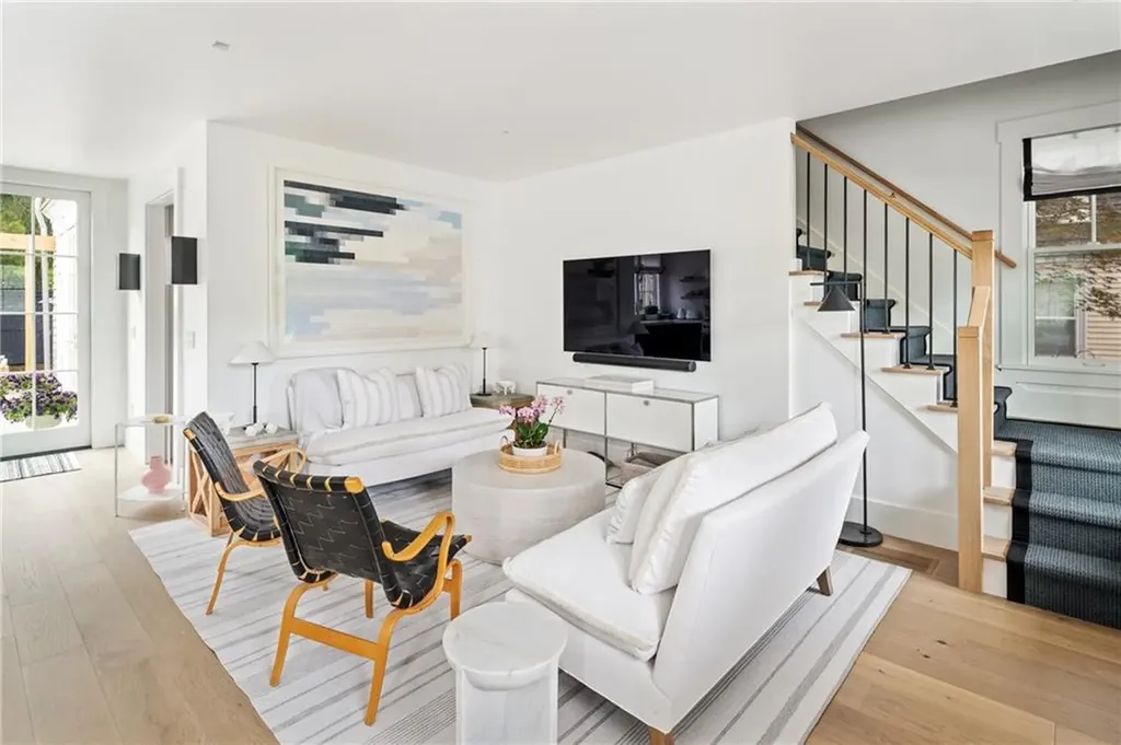 81 Roseneath Avenue Newport RI 02840