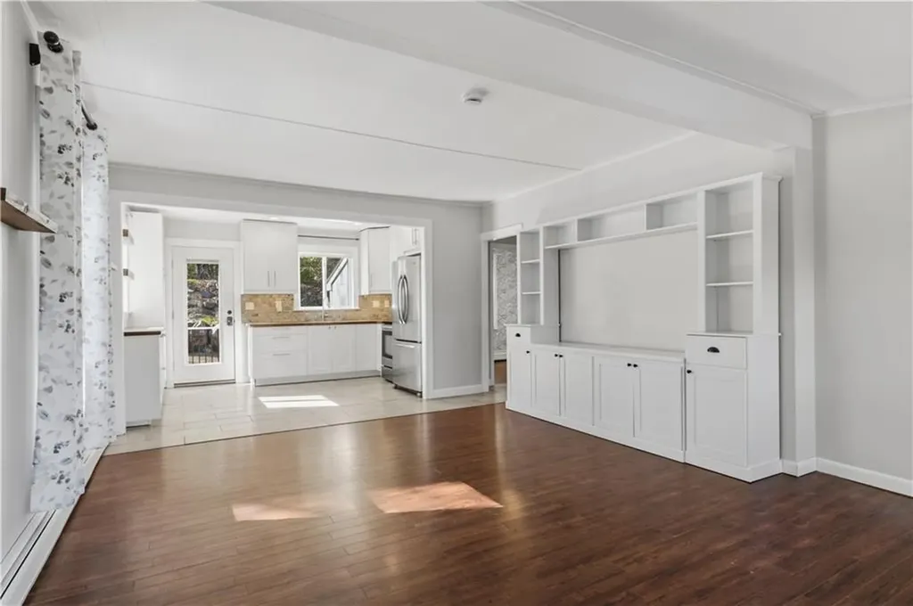 31 West Shore Drive Exeter RI 02822