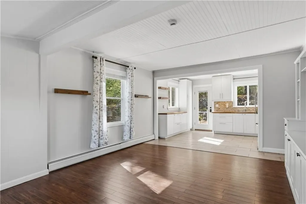 31 West Shore Drive Exeter RI 02822