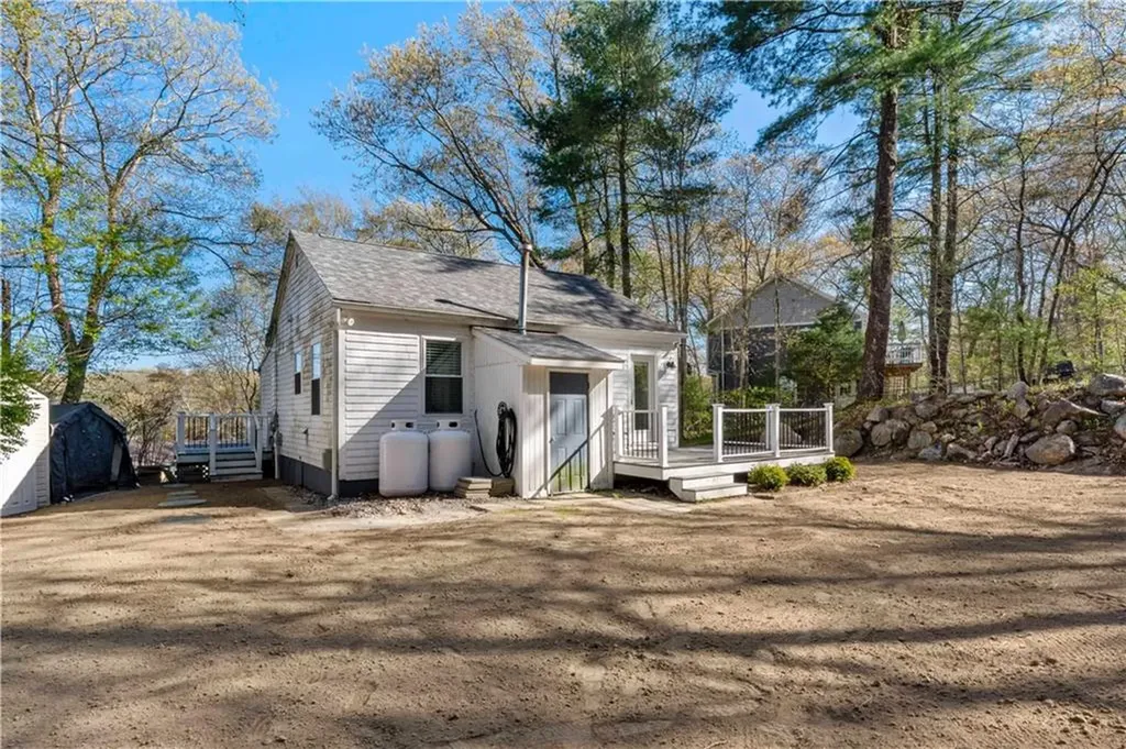 31 West Shore Drive Exeter RI 02822