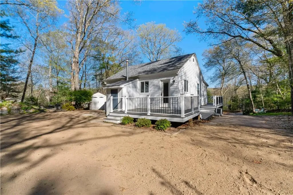 31 West Shore Drive Exeter RI 02822