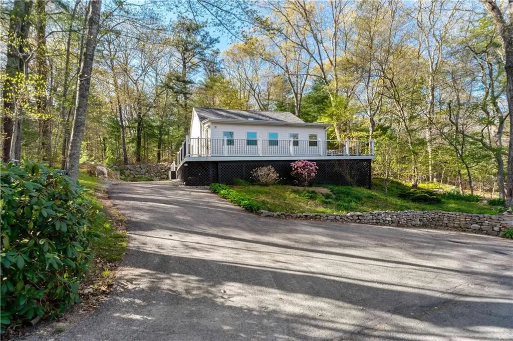 31 West Shore Drive Exeter RI 02822