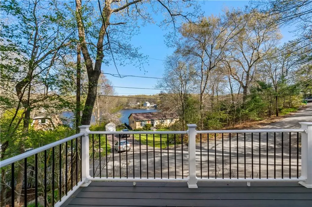 31 West Shore Drive Exeter RI 02822