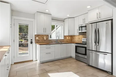 31 West Shore Drive Exeter RI 02822