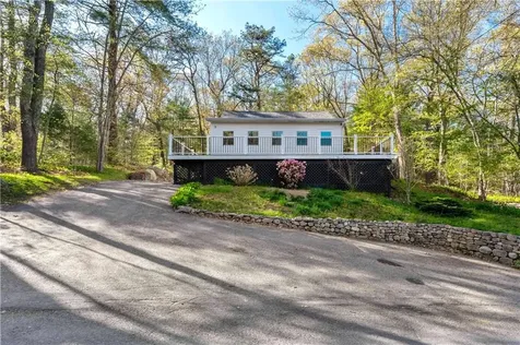 31 West Shore Drive Exeter RI 02822