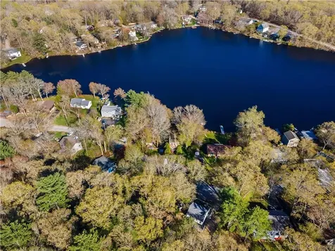 31 West Shore Drive Exeter RI 02822