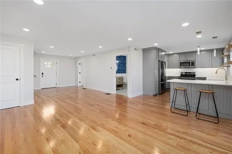 11 Gunning Court Middletown RI 02842