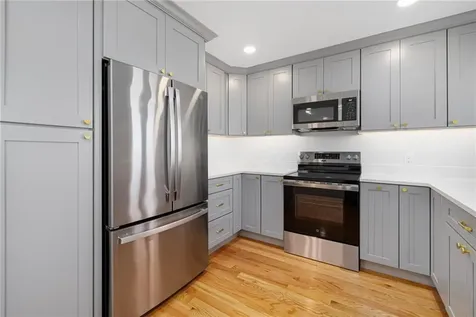 11 Gunning Court Middletown RI 02842