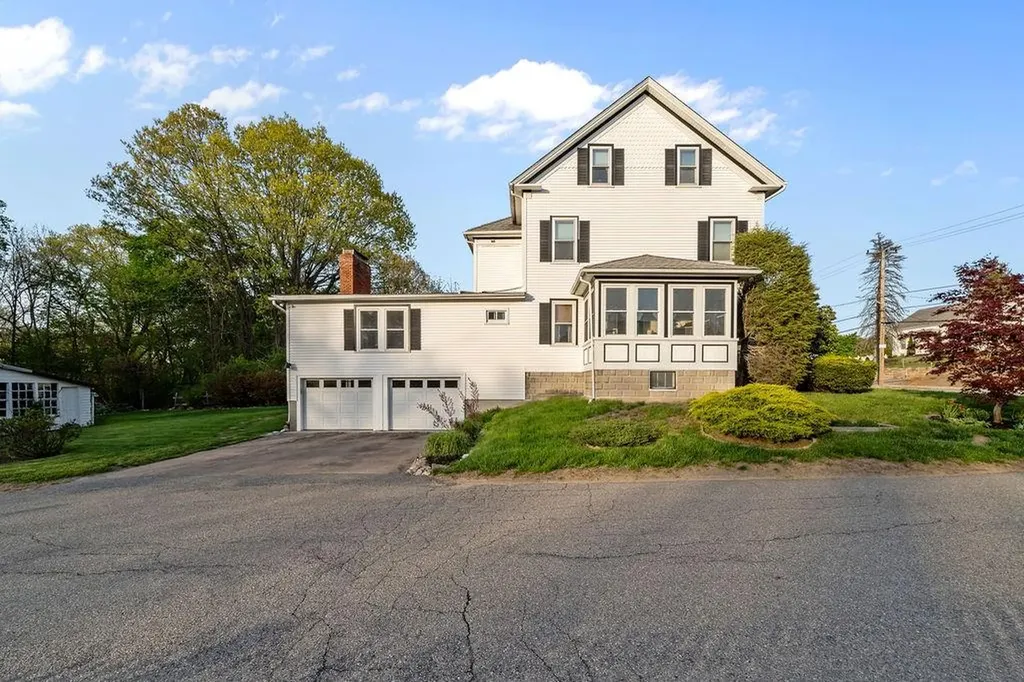 95 Saint Paul Street North Smithfield RI 02896
