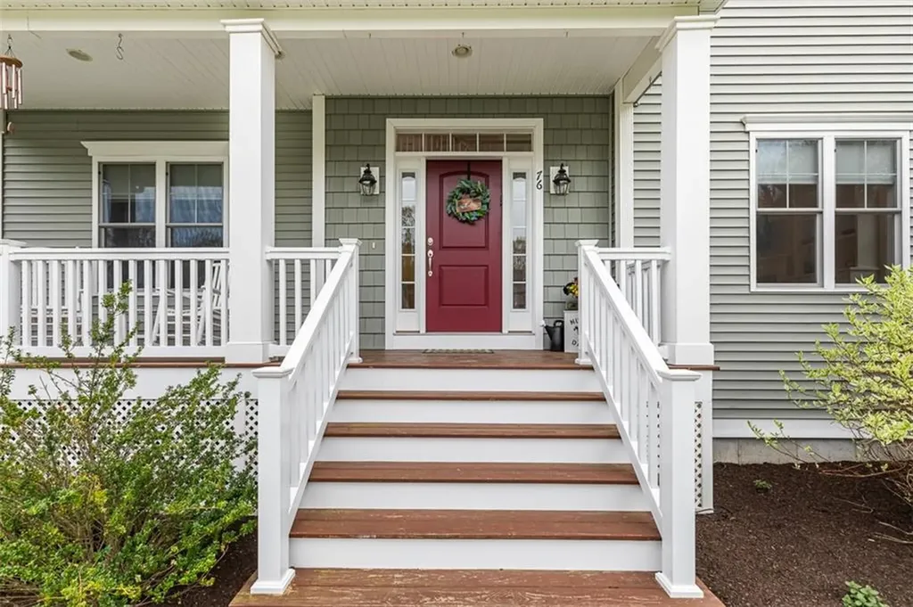 76 Woods Lane Cranston RI 02921