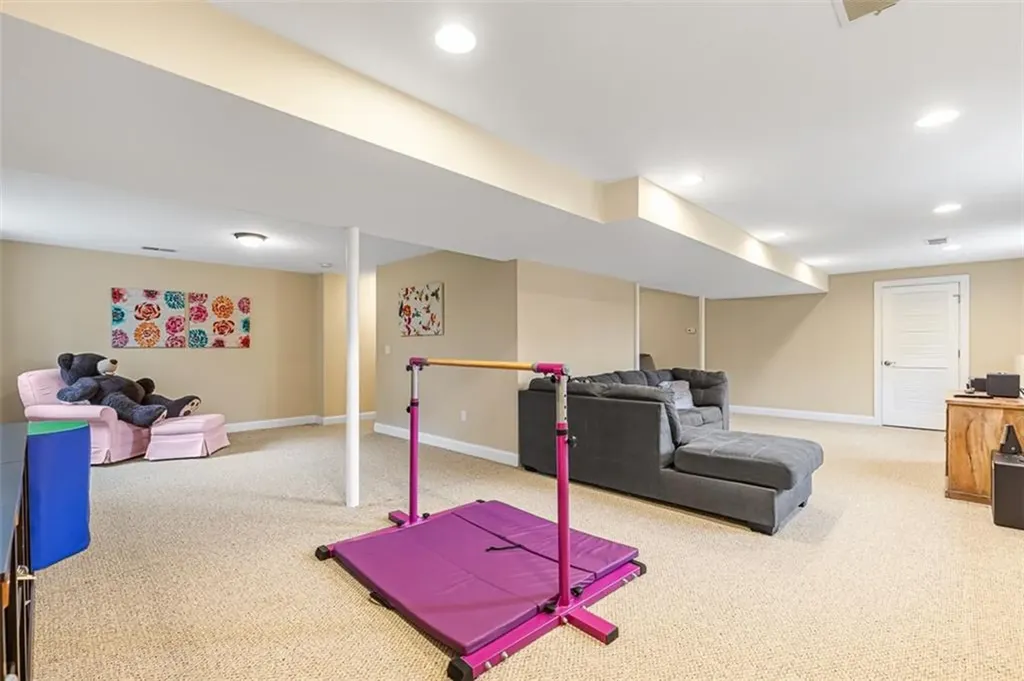 76 Woods Lane Cranston RI 02921