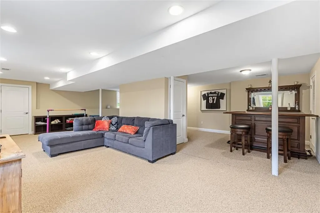 76 Woods Lane Cranston RI 02921