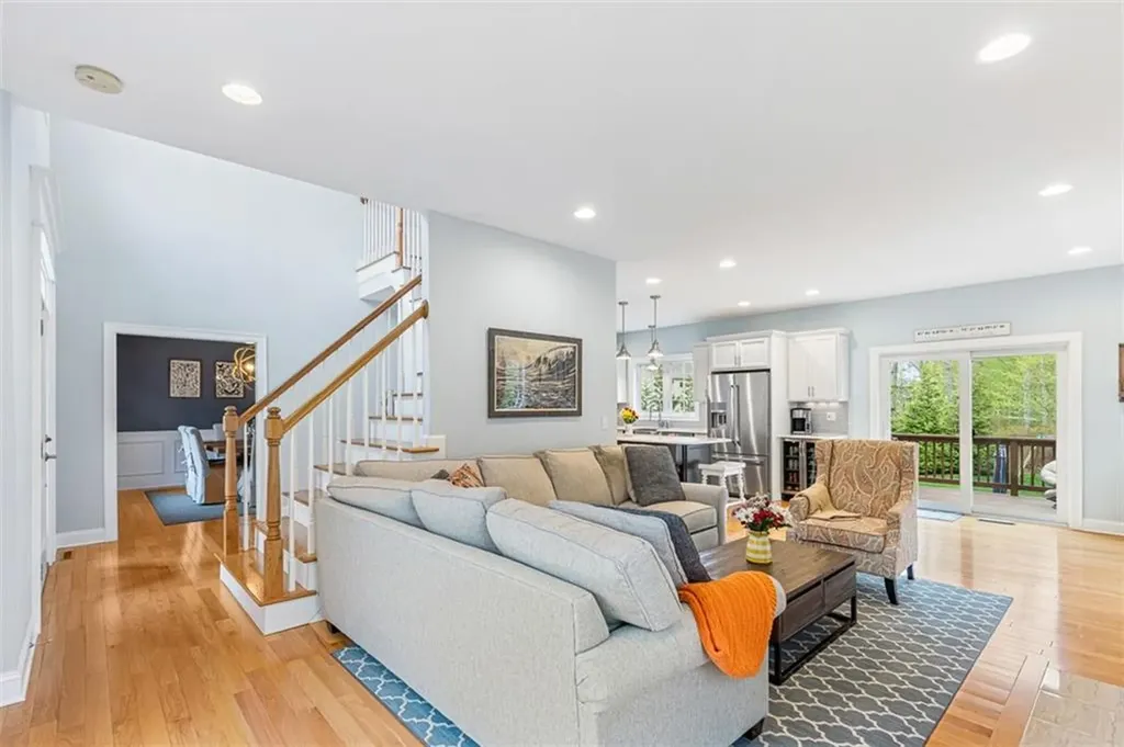 76 Woods Lane Cranston RI 02921
